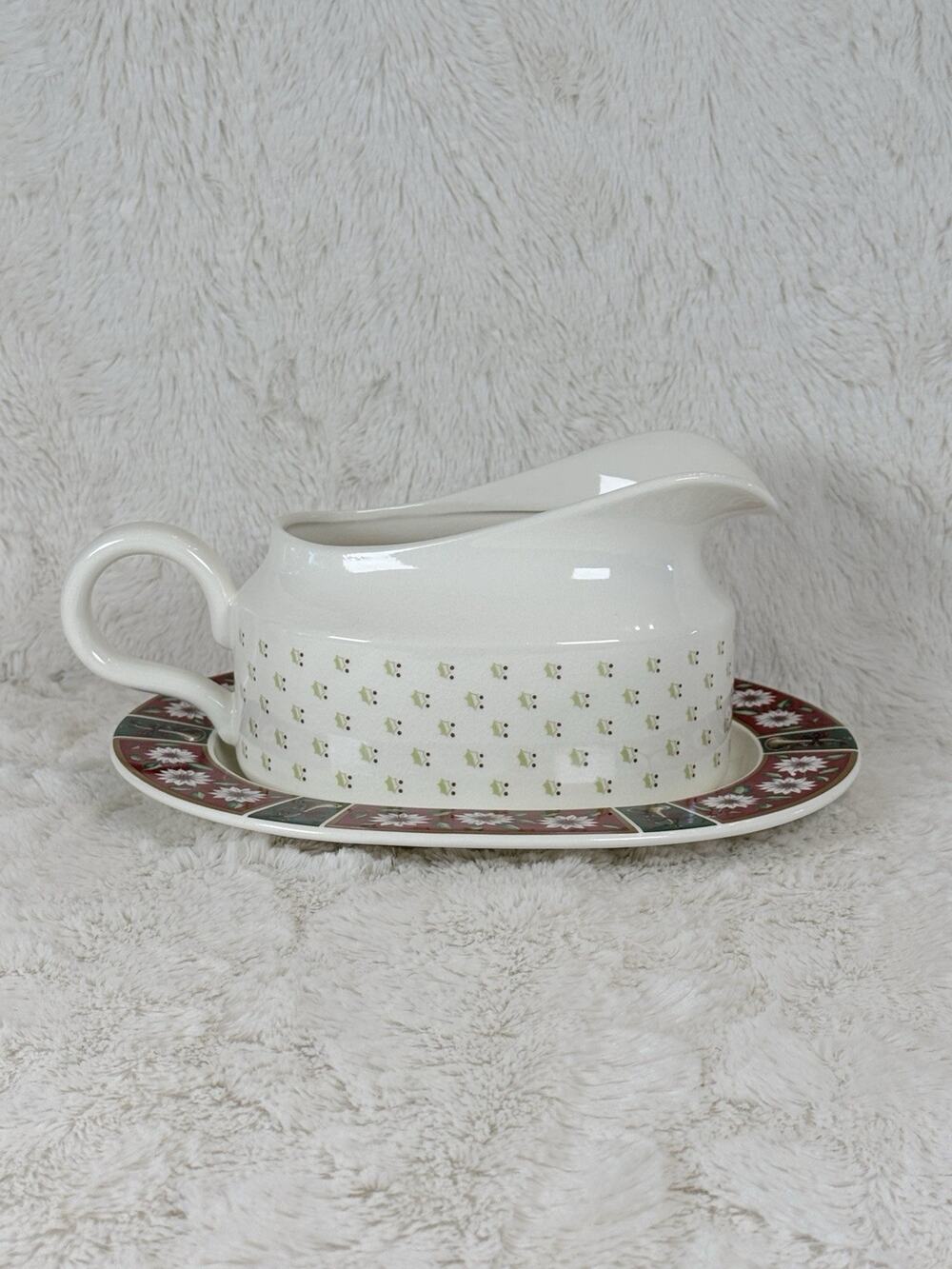 Vtg Christmas Charlton Hall by Kobe Classic Traditions Gravy Boat & Under Plate